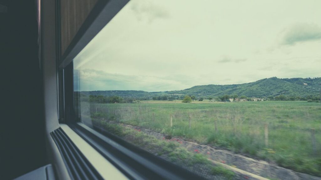 vista paisaje desde el tren tambien es viajar con intención